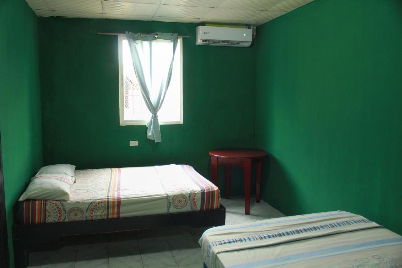 Twin Fin Plaza Hostel Bocas Town Luaran gambar
