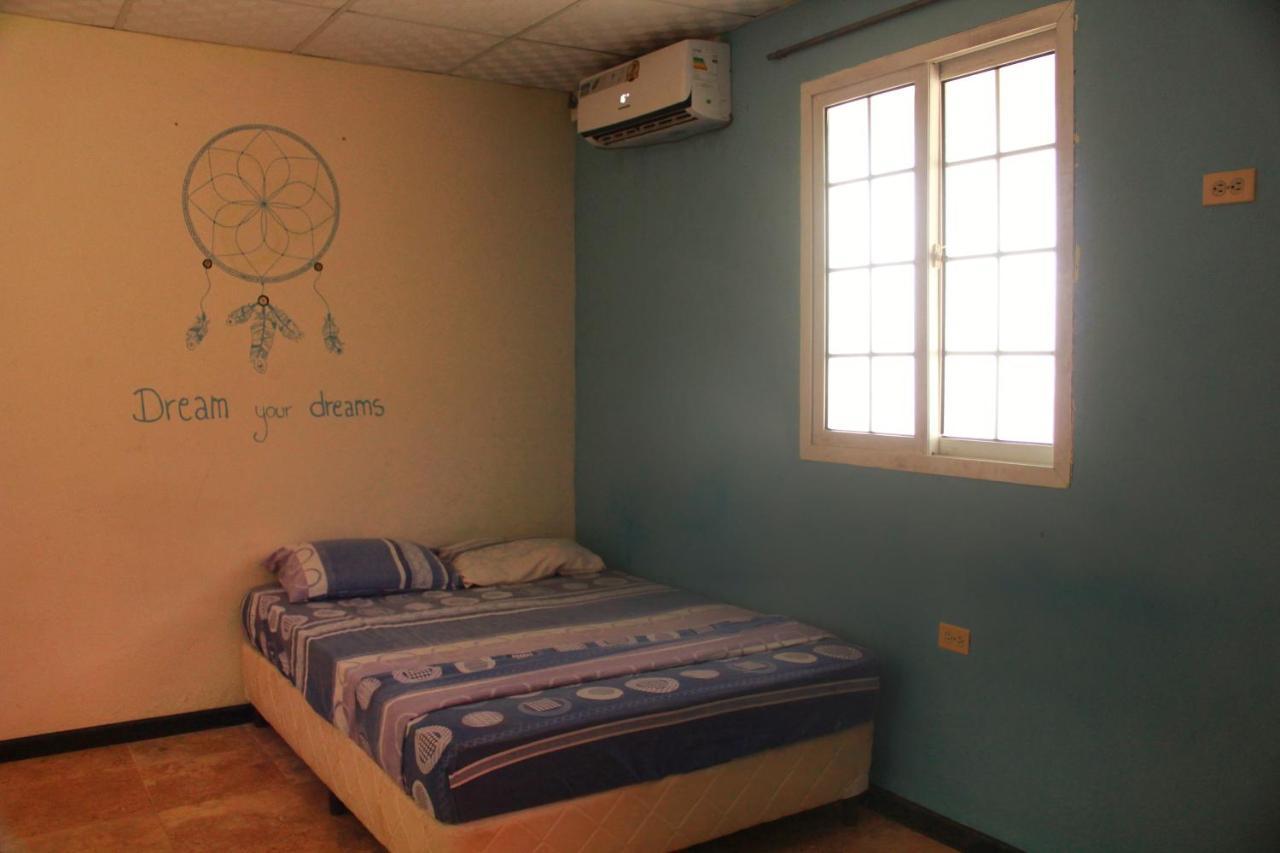 Twin Fin Plaza Hostel Bocas Town Luaran gambar